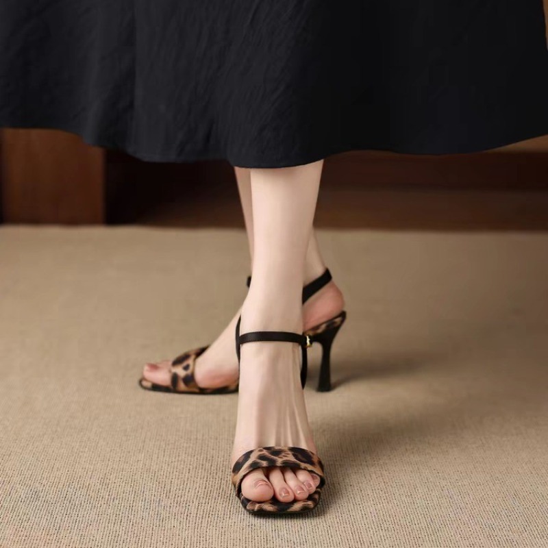 Sandal hak tinggi motif macan  - Leopard Print Heels ulasan dan harga
