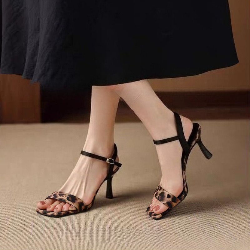 Sandal hak tinggi motif macan  - Leopard Print Heels ulasan dan harga