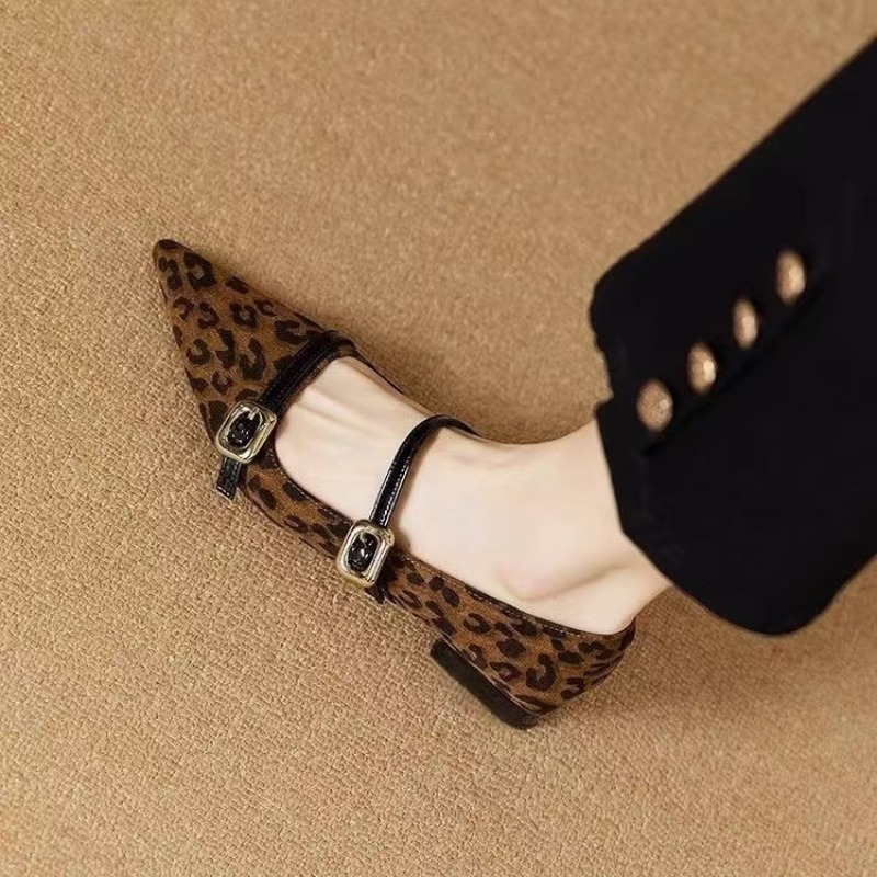 Sepatu Flat Wanita dengan Ujun - Leopard Print Heels ulasan dan harga